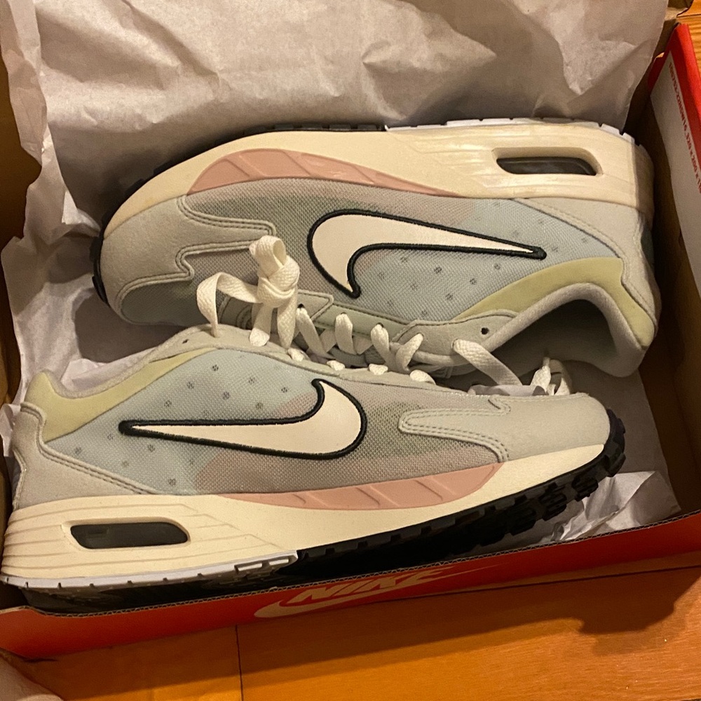Nike Women's Light Gray and Soft Pink Sneakers